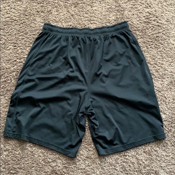 Nike Dri-Fit Shorts XL - Picture 2 of 2